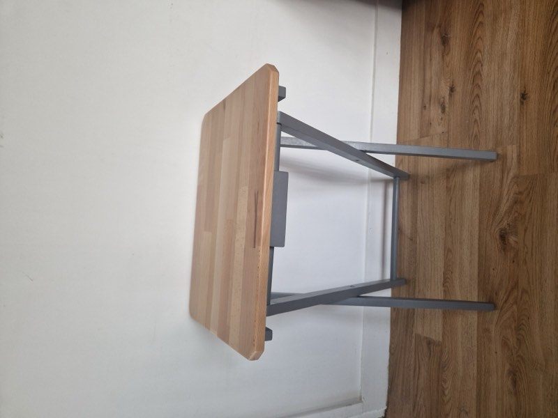 Table pliante en bois relookée